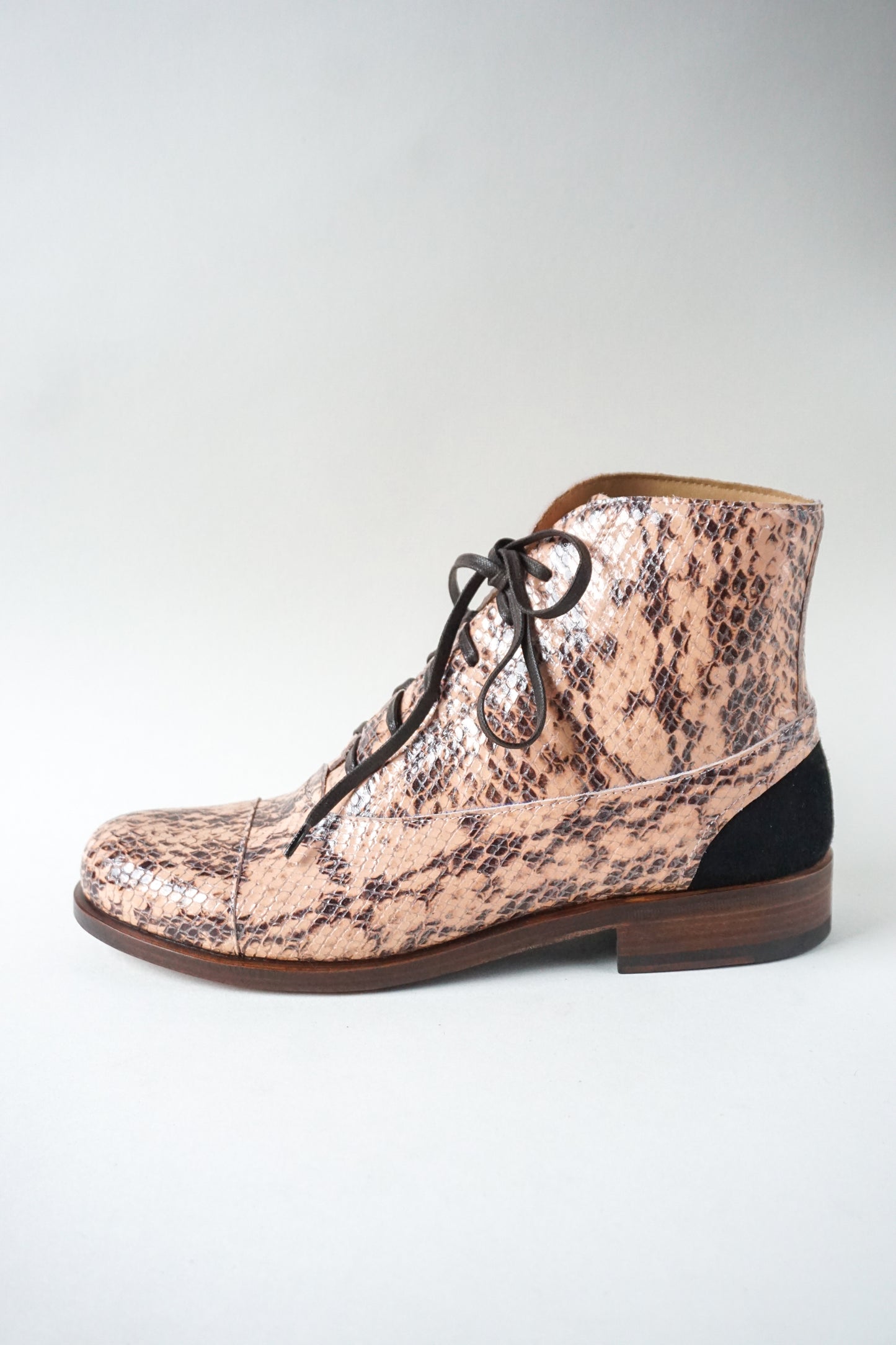 SAMPLE. WREN BOOT - BLUSH. SIZE 39