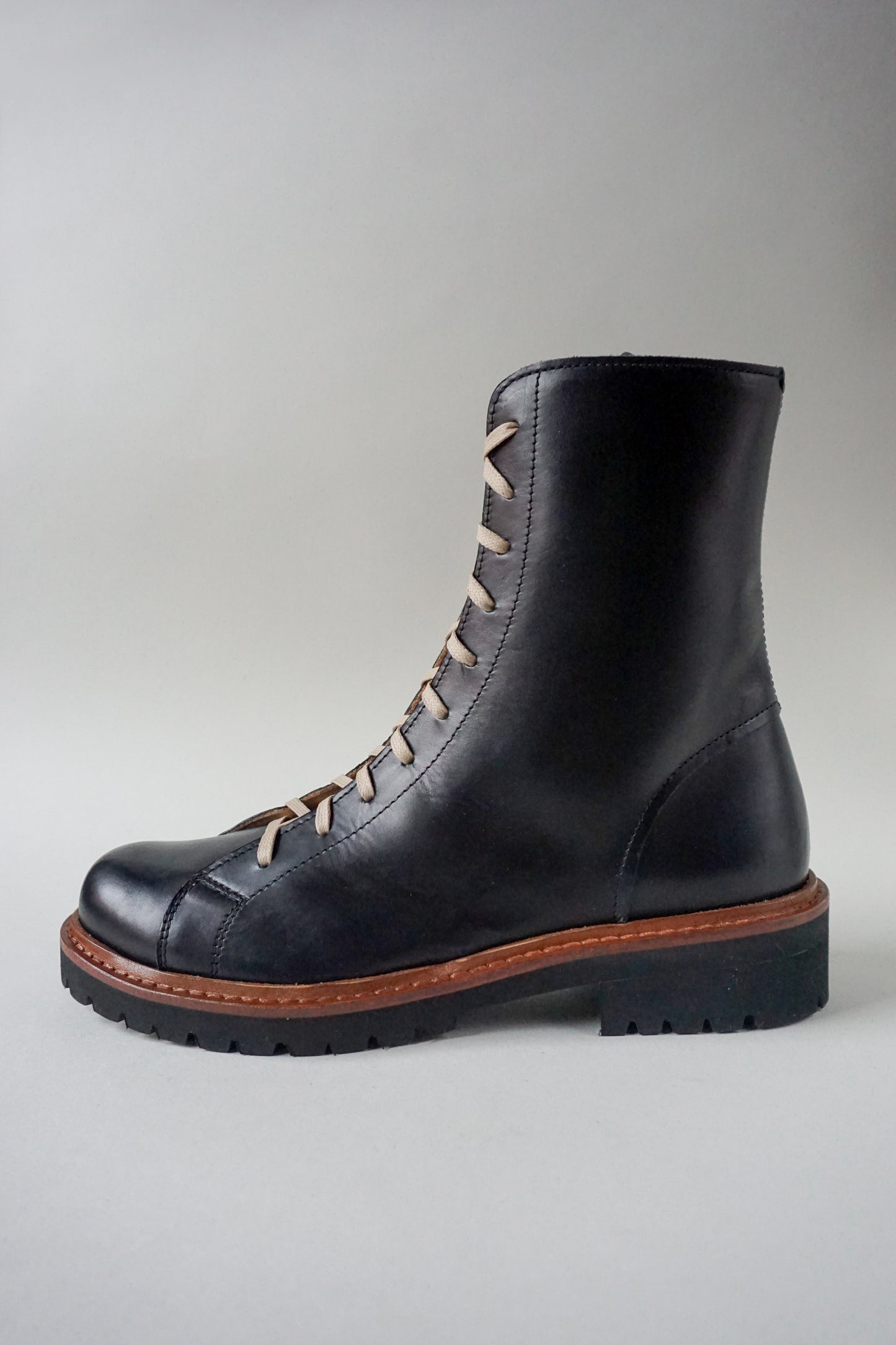 SAMPLE. HARRIER BOOT - BLACK. SIZE 37