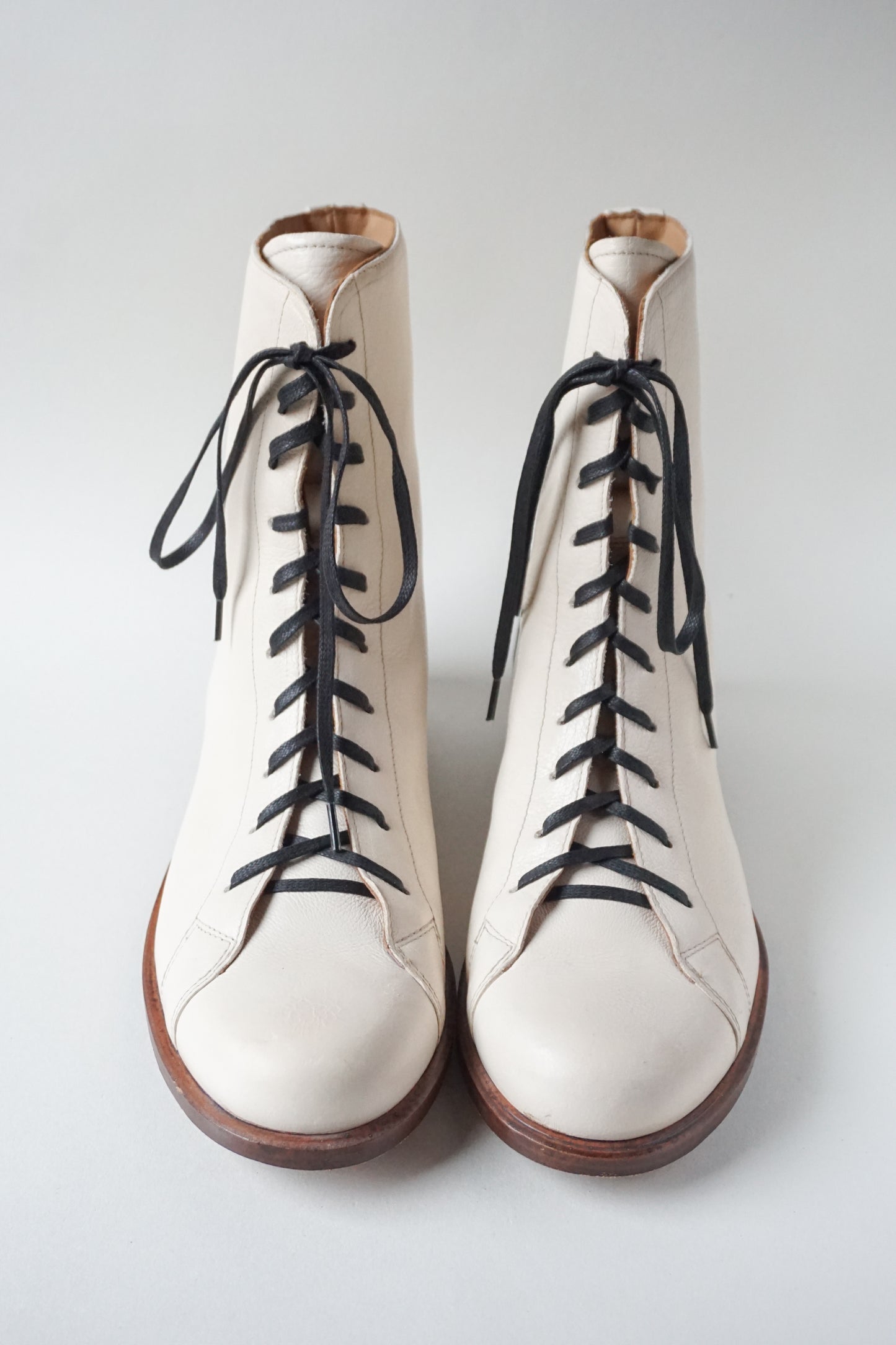 SAMPLE. JACKDAW BOOT - CREAM. SIZE 40