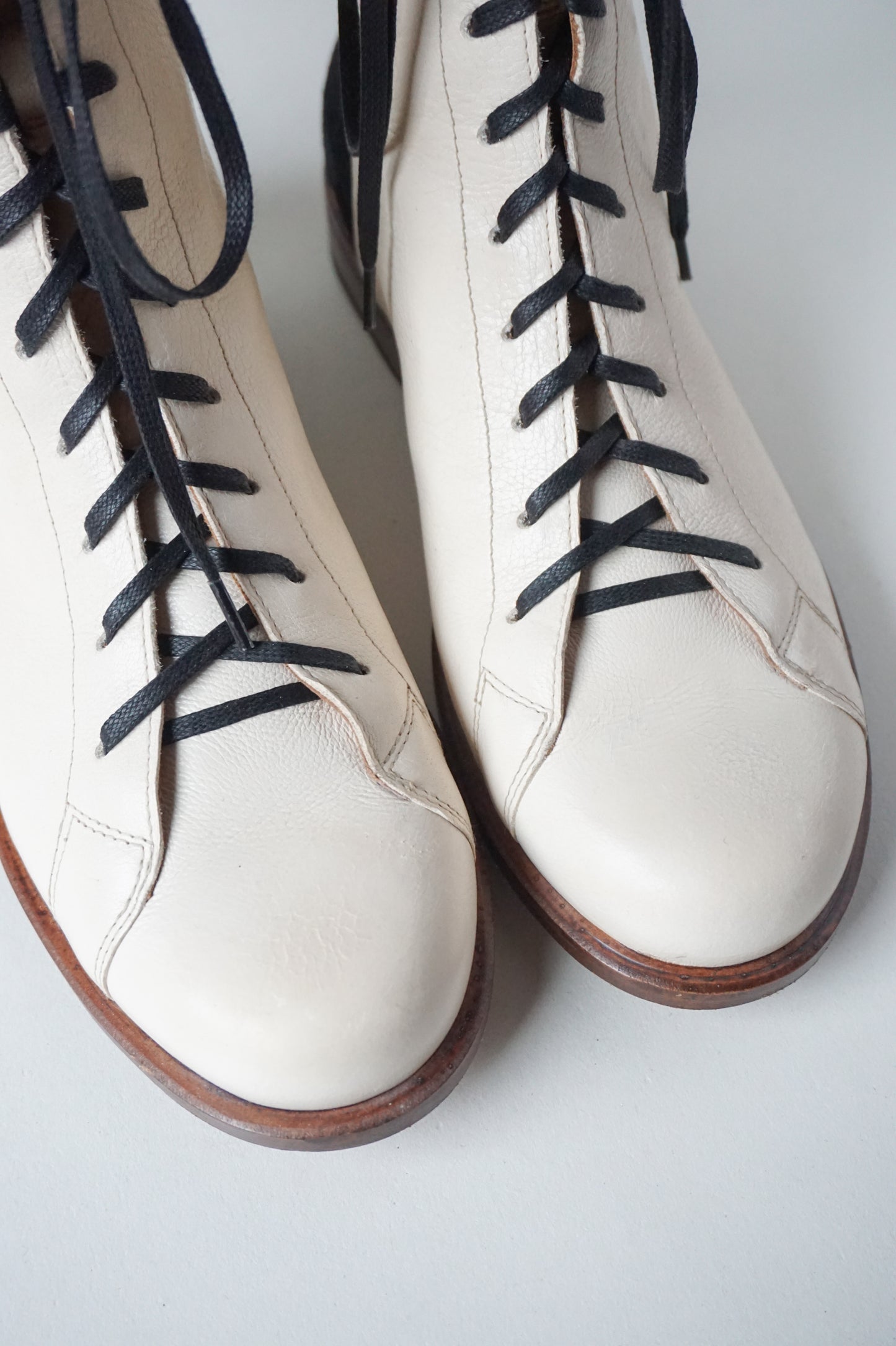 SAMPLE. JACKDAW BOOT - CREAM. SIZE 40