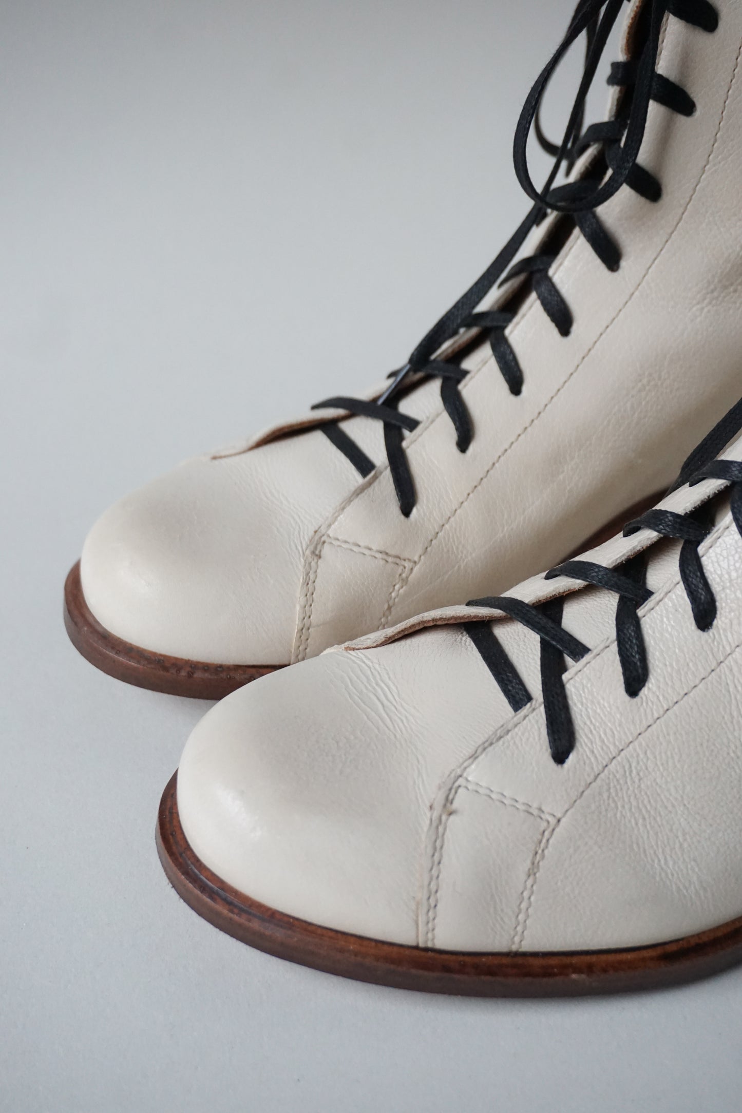 SAMPLE. JACKDAW BOOT - CREAM. SIZE 40